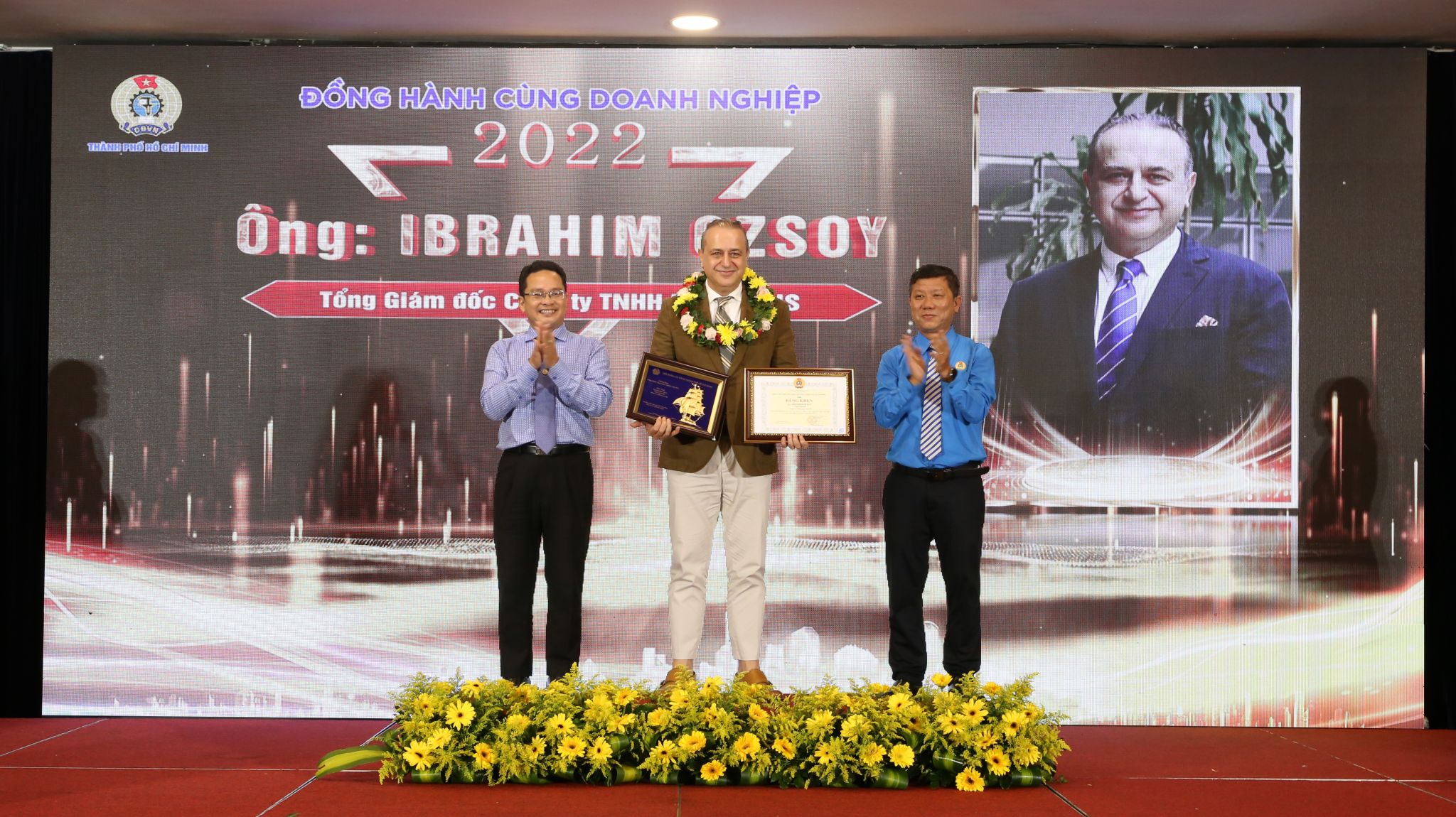 Hand in hand with the enterprise overcome difficulties